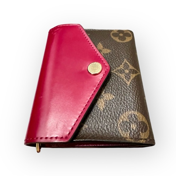 LOUIS VUITTON Portefeuille Zoe Trifold Wallet, Monogram, Fuchsia - Picture 3 of 16